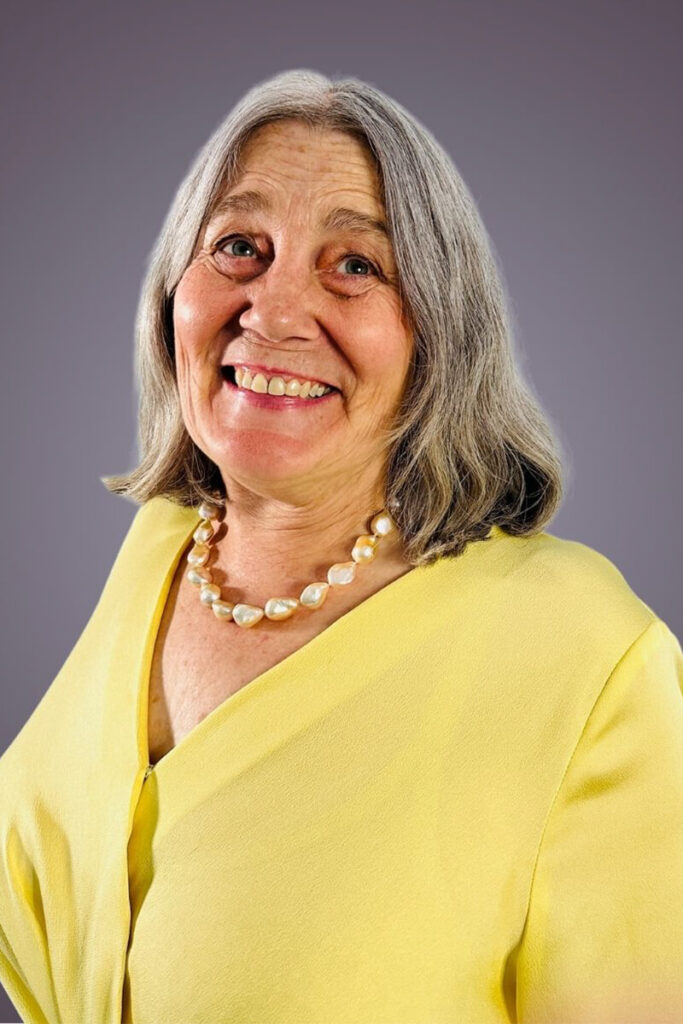 Libbi Lovejoy, Yellow blouse, purple gradient backdrop